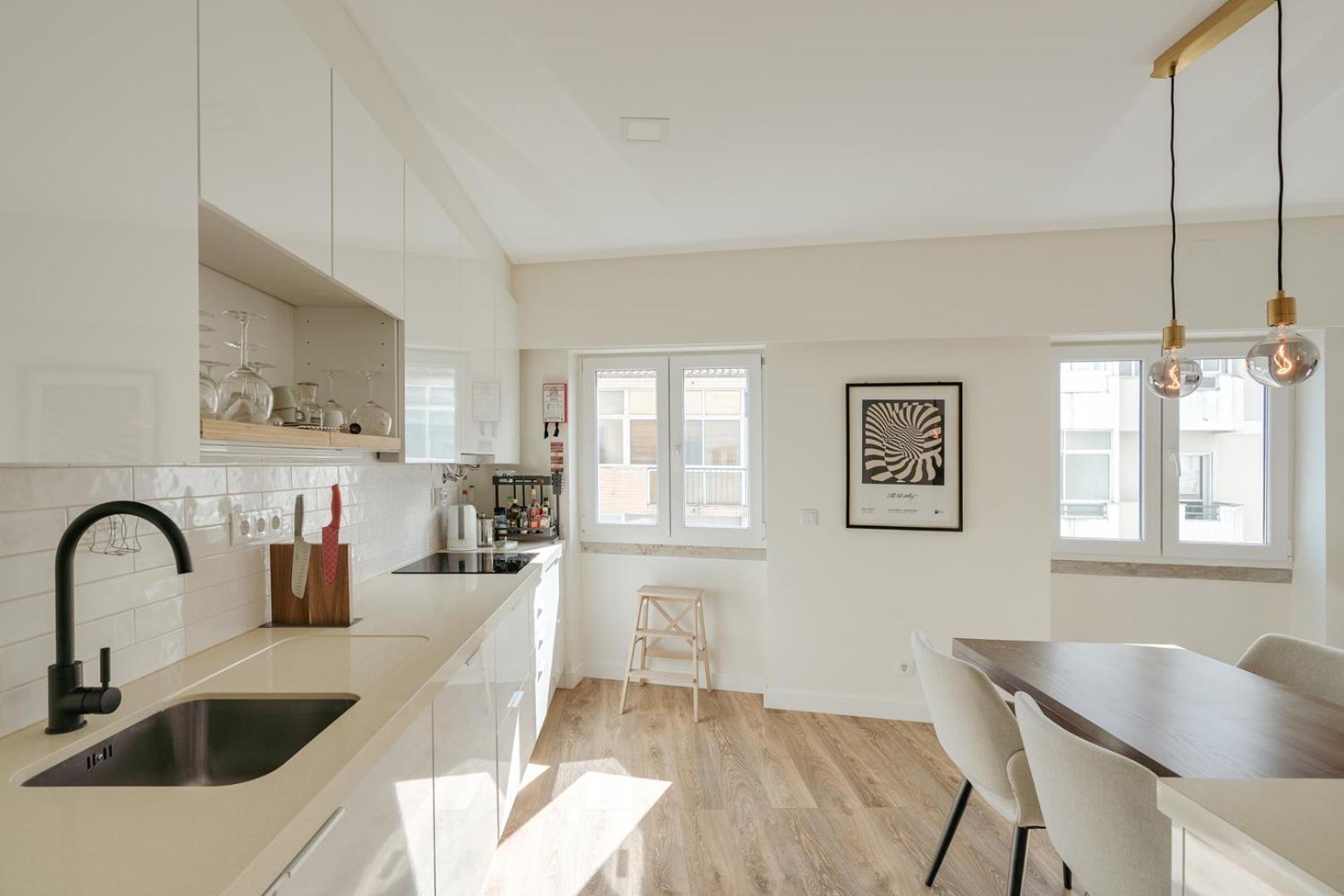 Hostwise - Flat W/ Balcony & Workspace Apartment Lissabon