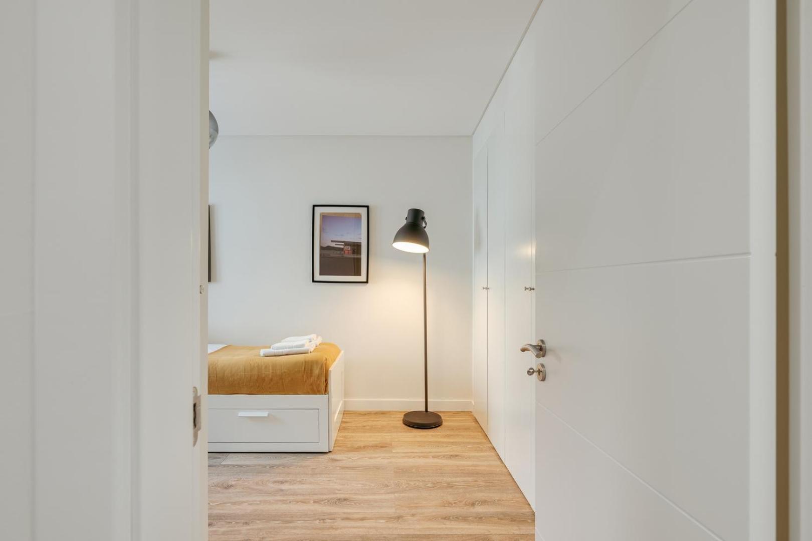 Apartment Hostwise - Flat W/ Balcony & Workspace Lissabon
