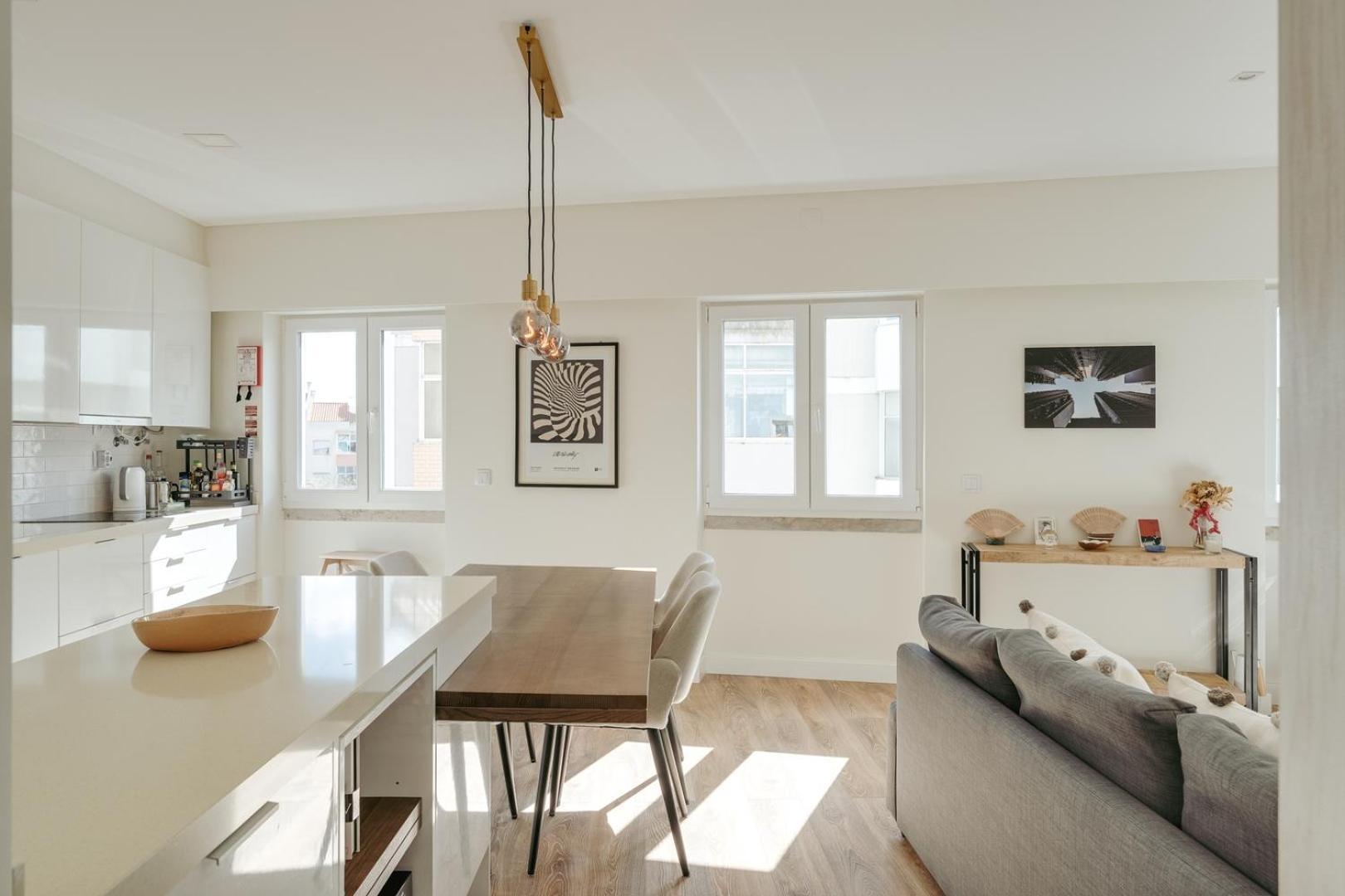 Hostwise - Flat W/ Balcony & Workspace Lissabon