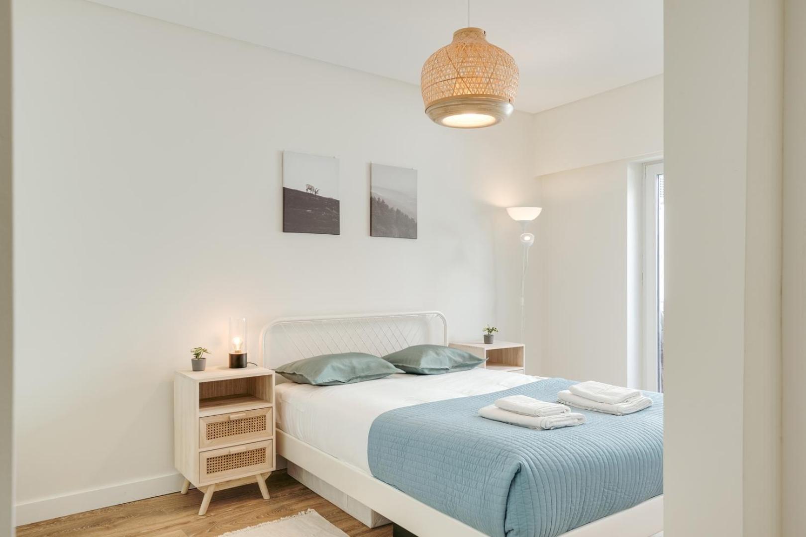 Apartment Hostwise - Flat W/ Balcony & Workspace *