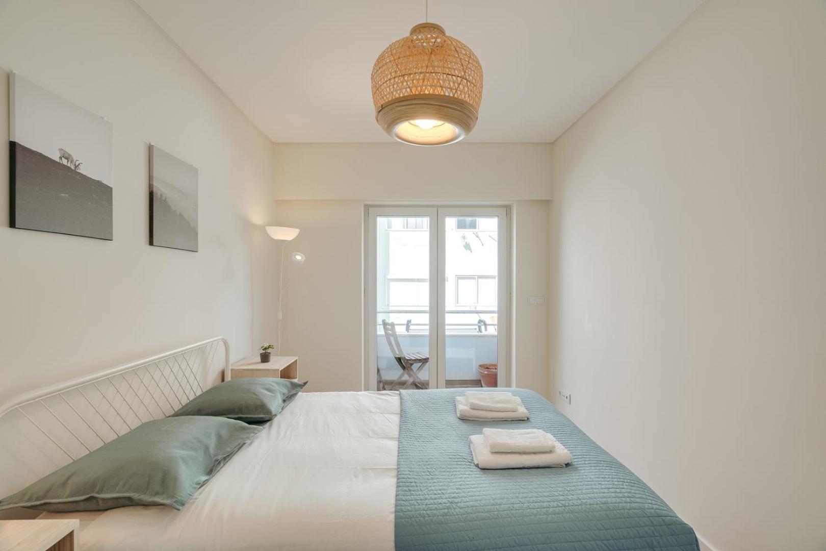 Hostwise - Flat W/ Balcony & Workspace *