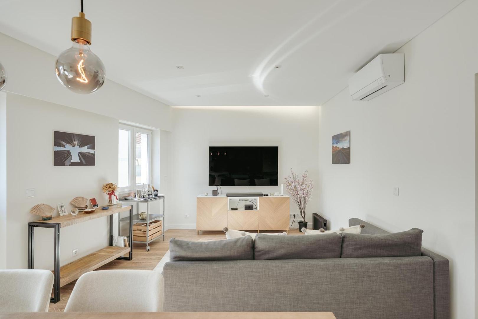 Hostwise - Flat W/ Balcony & Workspace Lissabon